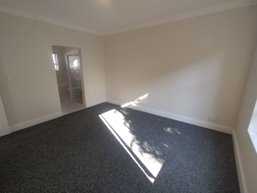 5 Bedroom Property for Sale in Wavecrest Eastern Cape